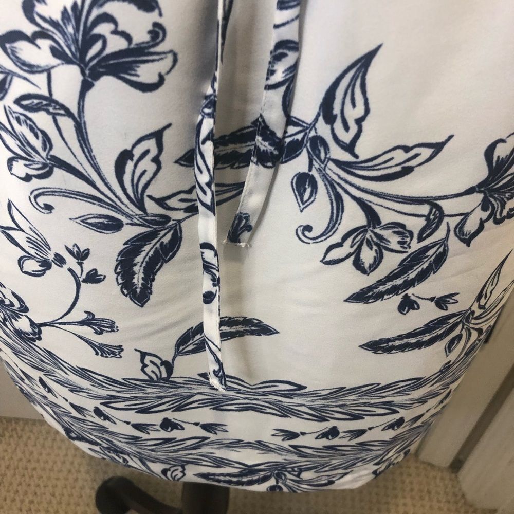 St. Tropez West white and blue floral drawstring waist mini skirt, size small - Picture 2 of 8